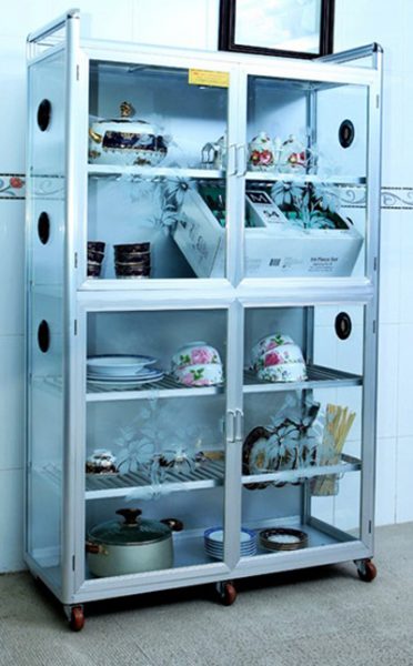 Tủ chạn bếp: Tủ chạn bếp là nơi lý tưởng để lưu trữ các dụng cụ nấu ăn của bạn một cách thông minh và tiện lợi. Tủ bếp sẽ giúp cho không gian nấu nướng trở nên gọn gàng và sạch sẽ hơn.
